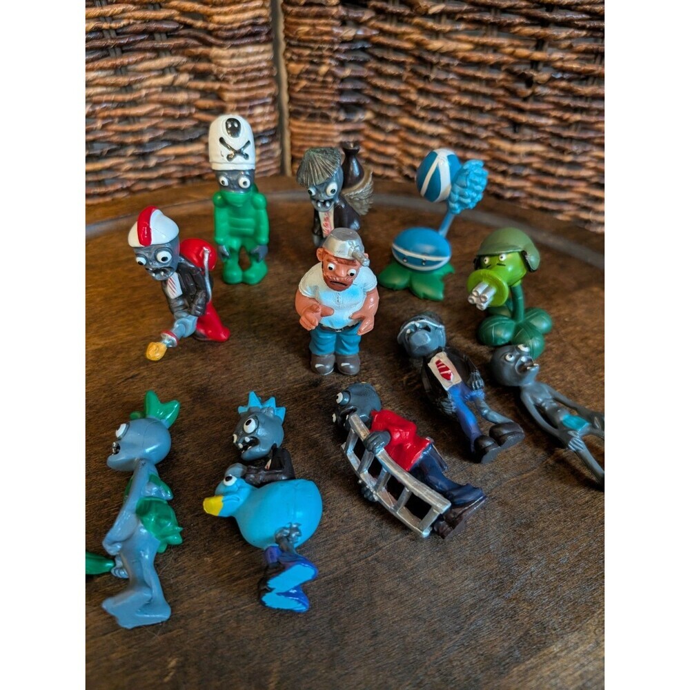 Plants vs Zombies PVC Toy Figures by Jazwares  Lot of 11 3" Inch Cake Toppers